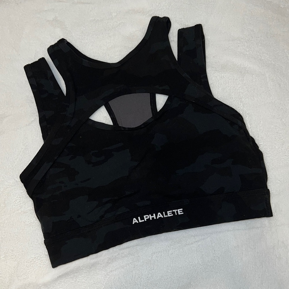 Alphalete Keyhole Sports Bra